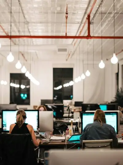 Full-service AI-bureaus